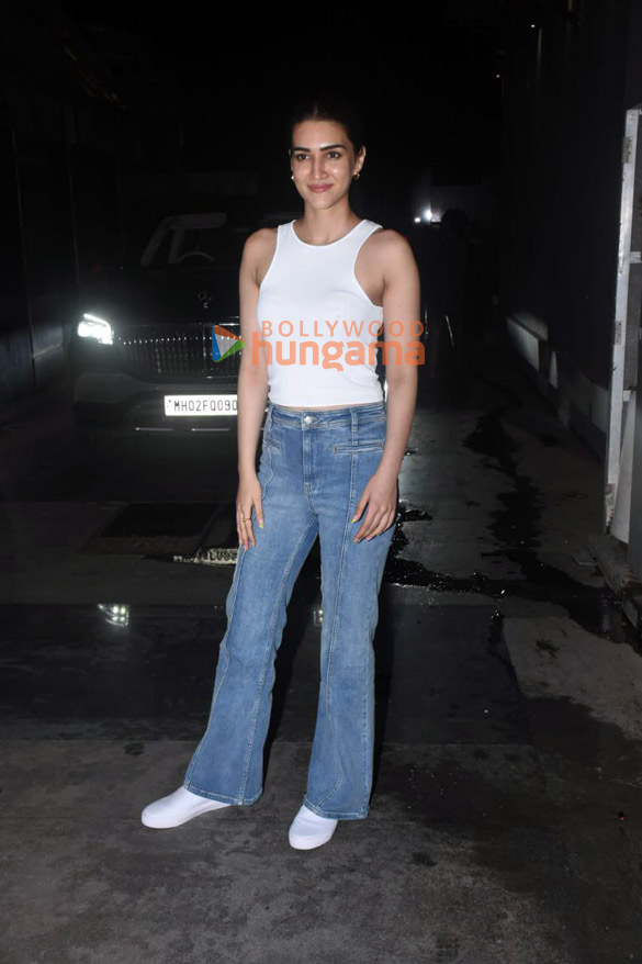 photos kriti sanon snapped in mumbai 2