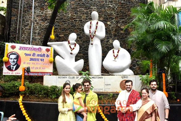 photos legendary singer mukeshs family pay tribute to him on his 100th birth anniversary 5