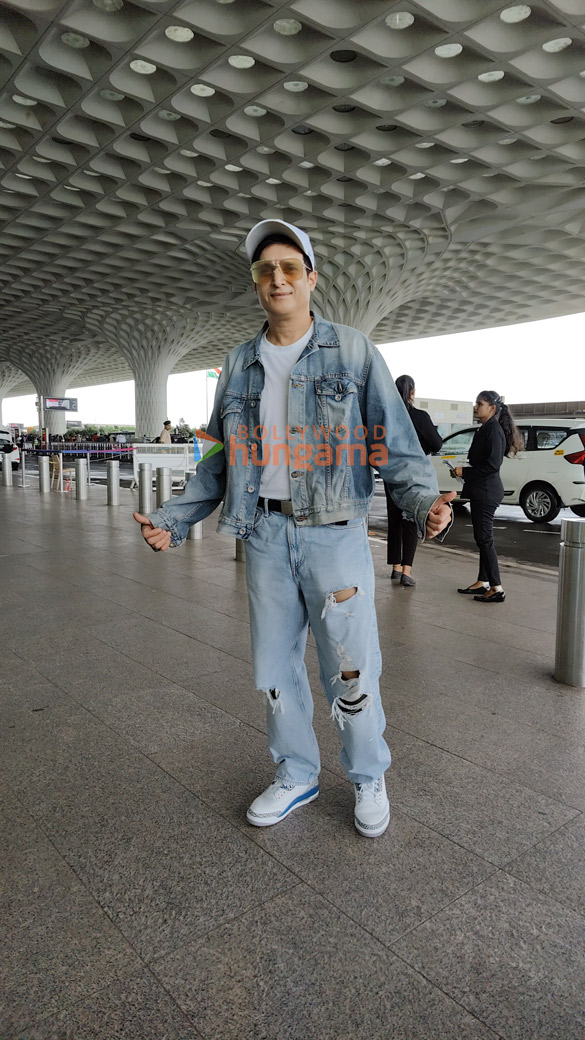 photos manushi chhillar and jimmy sheirgill snapped at the airport 4