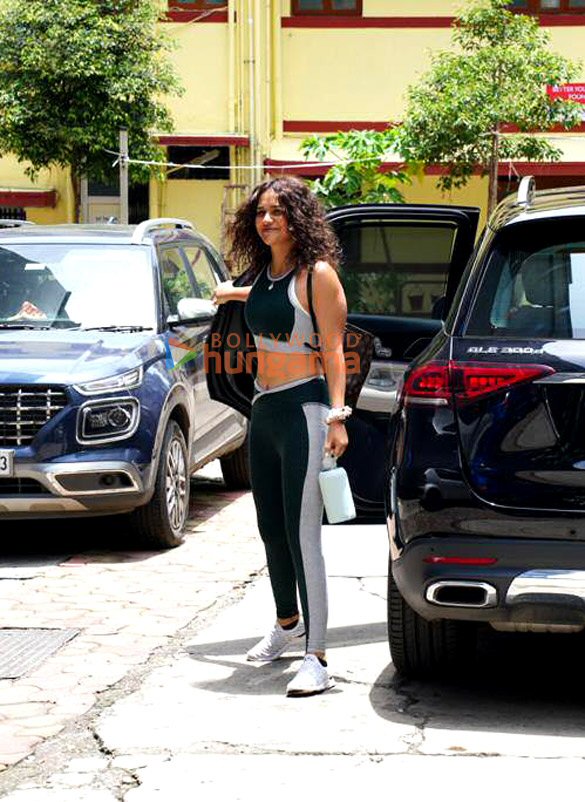 photos neha sharma and aisha sharma snapped outside the gym 4 4