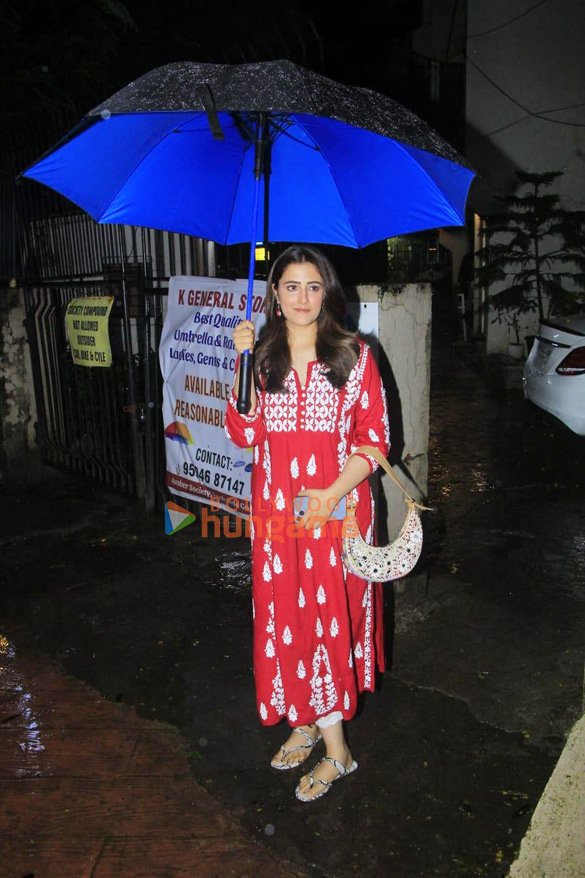 photos nupur sanon snapped outside a salon in juhu 1