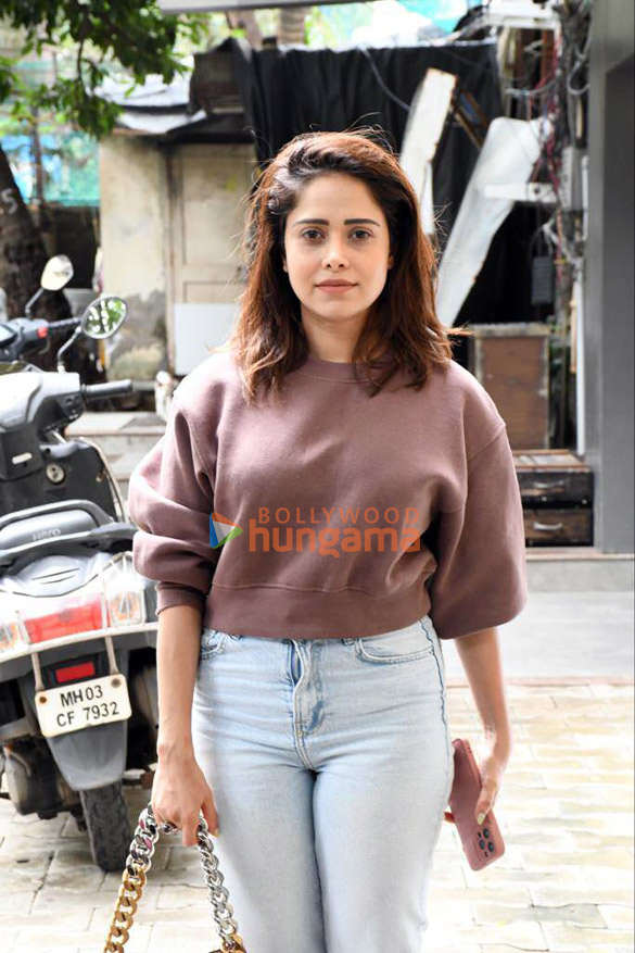 photos nushrratt bharuccha spotted outside a salon in bandra 3 2