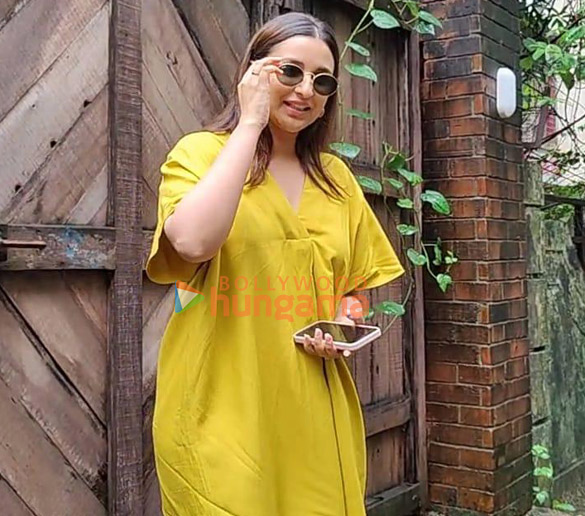 Photos: Parineeti Chopra snapped at Imtiaz Ali’s office in Versova Photos: Parineeti Chopra snapped at Imtiaz Ali’s office in Versova