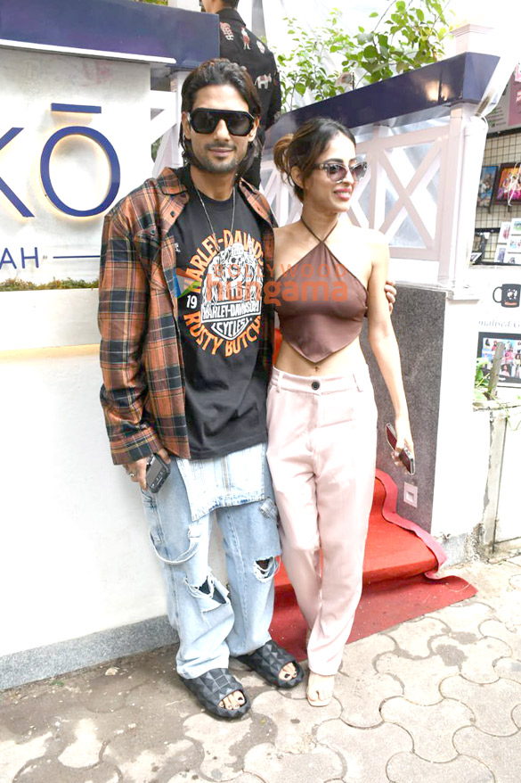 photos prateik patil babbar snapped with girlfriend priya banerjee at kenko 3