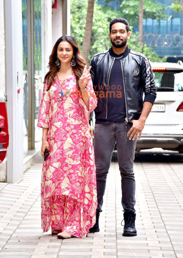 Photos: Rakul Preet Singh snapped at T-Series office in Andheri Photos: Rakul Preet Singh snapped at T-Series office in Andheri