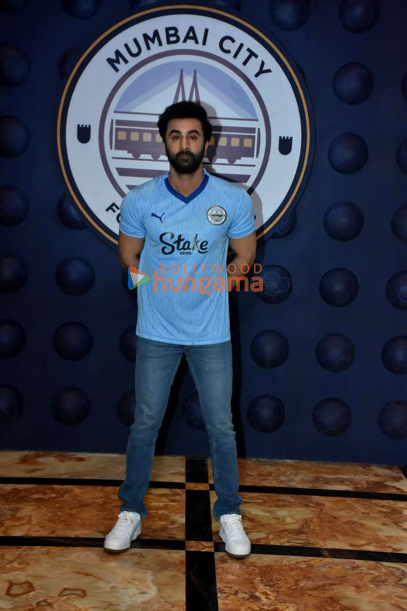 photos ranbir kapoor snapped at mumbai city football club event 3