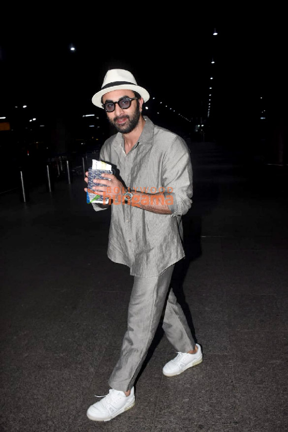 Photos: Ranbir Kapoor snapped at the airport Photos: Ranbir Kapoor snapped at the airport