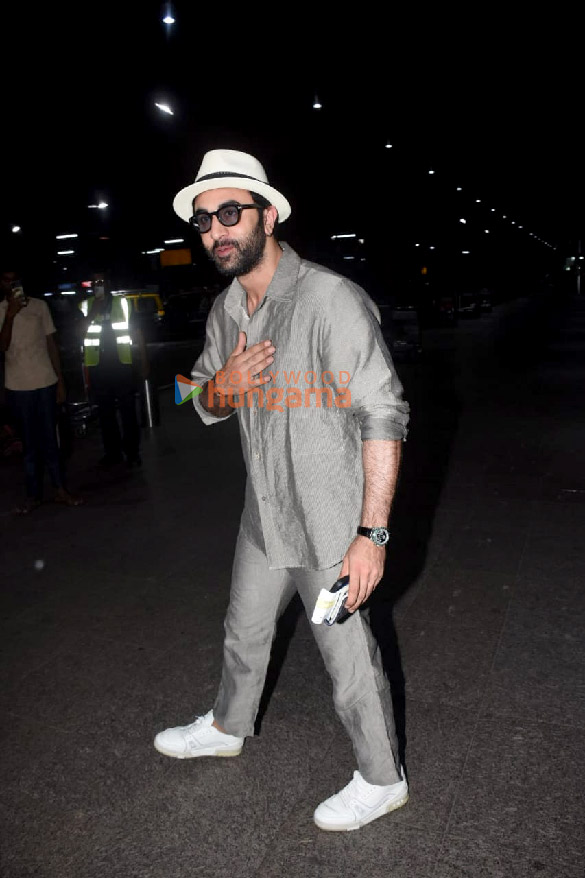 photos ranbir kapoor snapped at the airport 5 2