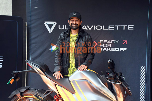 photos rannvijay singh was snapped while taking the delivery of the f77 electric superbike in khar 3