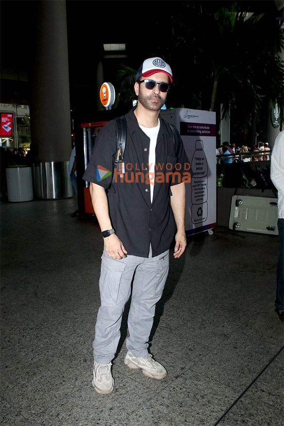photos ranveer singh alia bhatt deepika padukone and others snapped at the airport 1