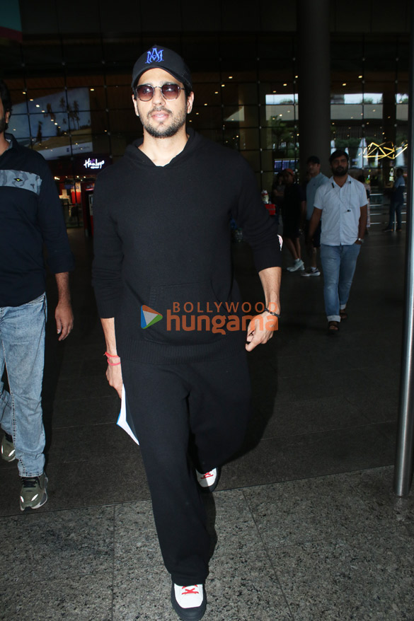 photos ranveer singh alia bhatt deepika padukone and others snapped at the airport 444 1
