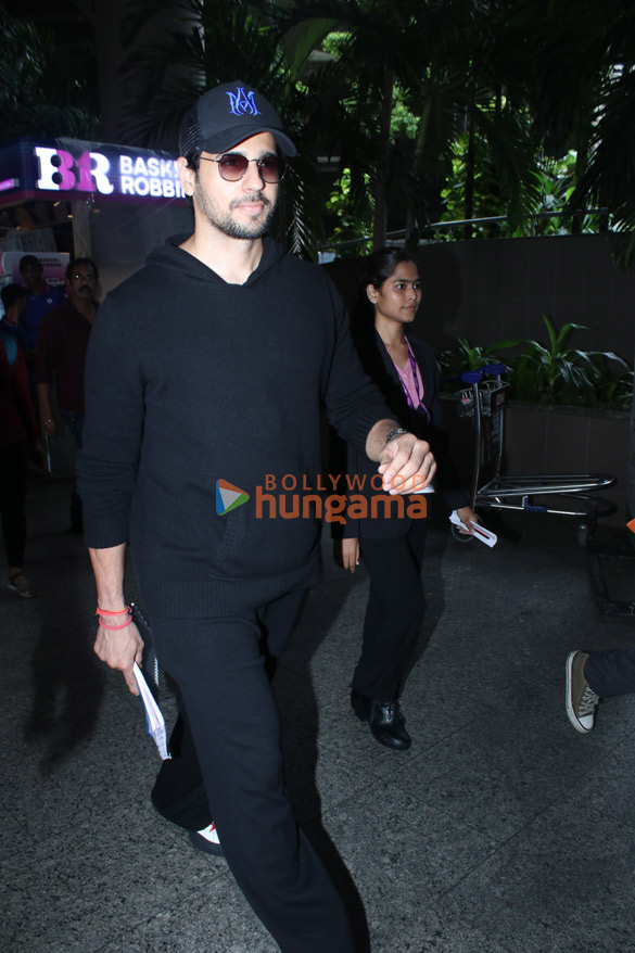photos ranveer singh alia bhatt deepika padukone and others snapped at the airport 444 2