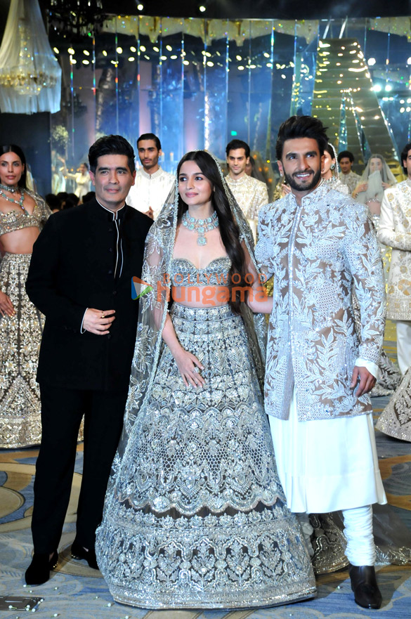 photos ranveer singh alia bhatt and other celebs snapped at the bridal couture show 2023 organized by manish malhotra in mumbai 1