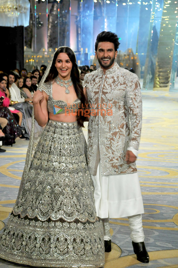 photos ranveer singh alia bhatt and other celebs snapped at the bridal couture show 2023 organized by manish malhotra in mumbai 8