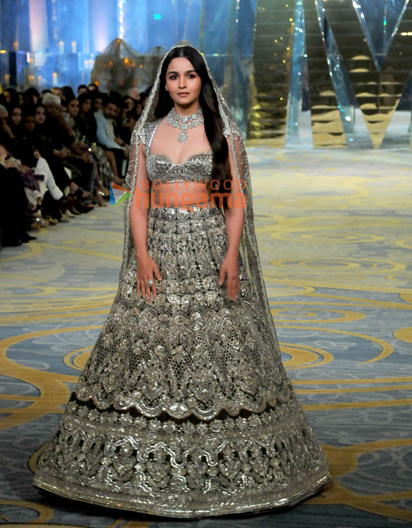 photos ranveer singh alia bhatt and other celebs snapped at the bridal couture show 2023 organized by manish malhotra in mumbai 9