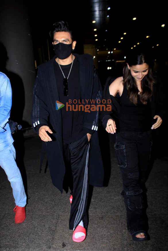 Photos: Ranveer Singh and Alia Bhatt snapped at the airport