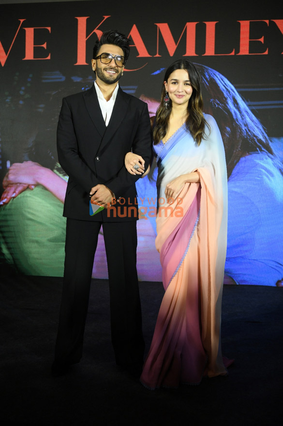 photos ranveer singh and alia bhatt snapped promoting their film rocky aur rani kii prem kahaani 5