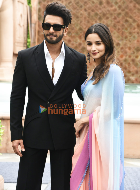 photos ranveer singh and alia bhatt snapped promoting their film rocky aur rani kii prem kahaani 8