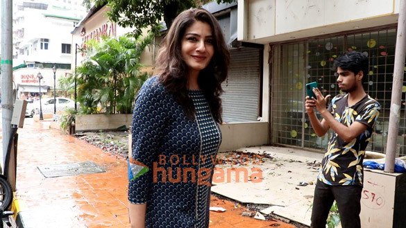 Photos: Raveena Tandon snapped in Bandra Photos: Raveena Tandon snapped in Bandra
