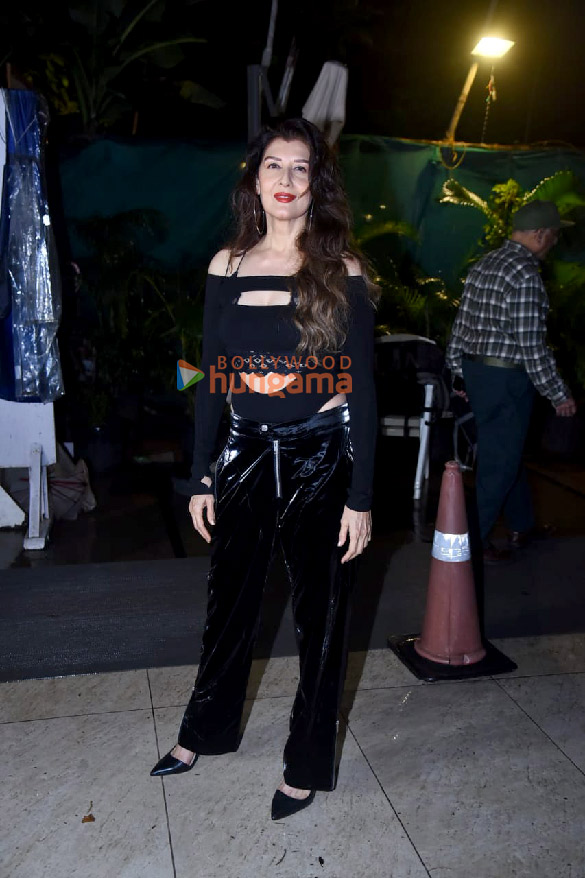 photos sangeeta bijlani snapped cutting her birthday cake in bandra 6 2
