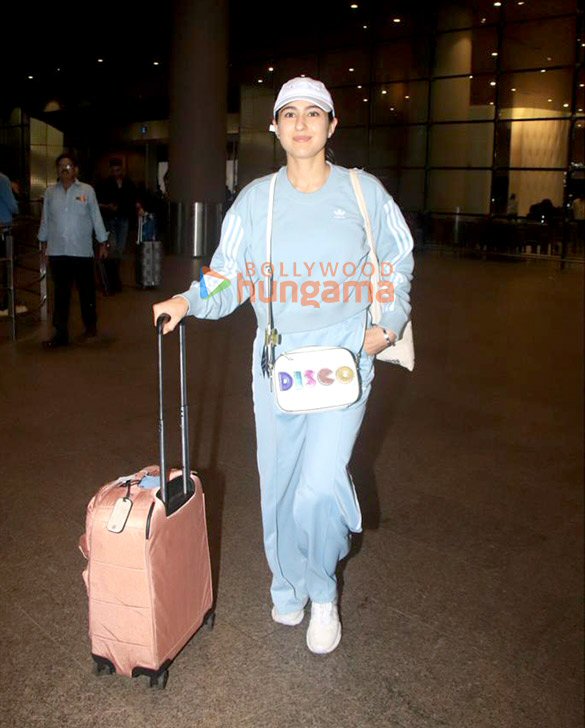 photos sara ali khan and malaika arora snapped at the airport 1 3