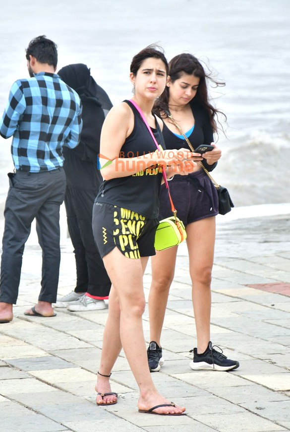 photos sara ali khan snapped at bandstand 2