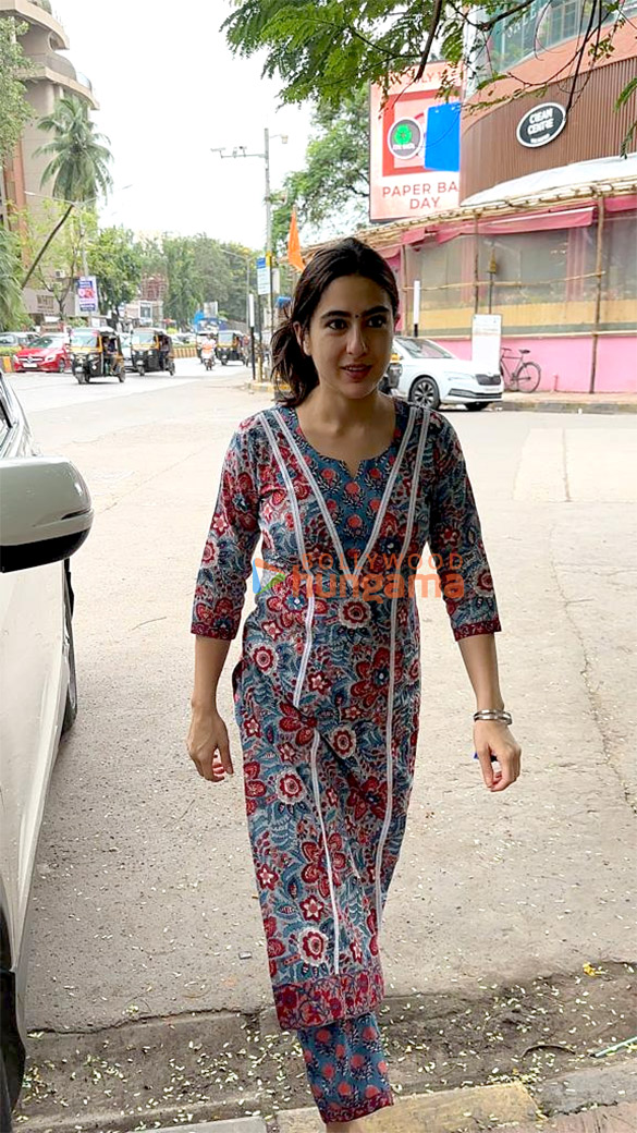 photos sara ali khan snapped at kromakay salon in juhu 1 3