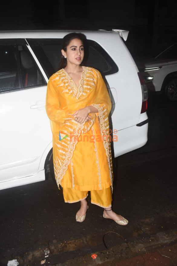 photos sara ali khan snapped in andheri 4 3