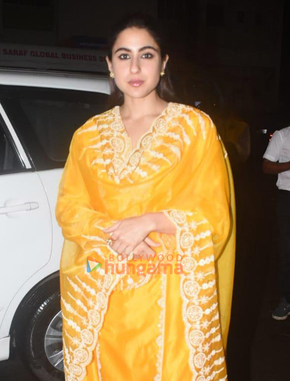 photos sara ali khan snapped in andheri 5 3