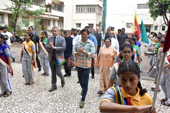 photos shaan and karan kundrra distribute stainless steel bottles books and stationery among kids after tree plantations at carmel convent girls school bandra 5