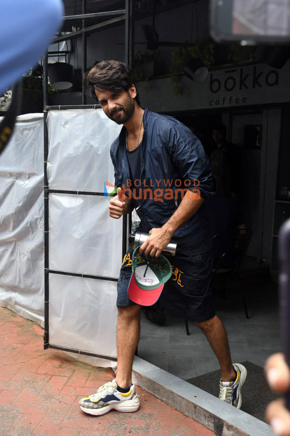 Photos: Shahid Kapoor spotted in Bandra