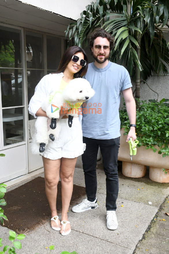 Photos: Shama Sikander snapped with husband outside Sequel, Bandra Photos: Shama Sikander snapped with husband outside Sequel, Bandra