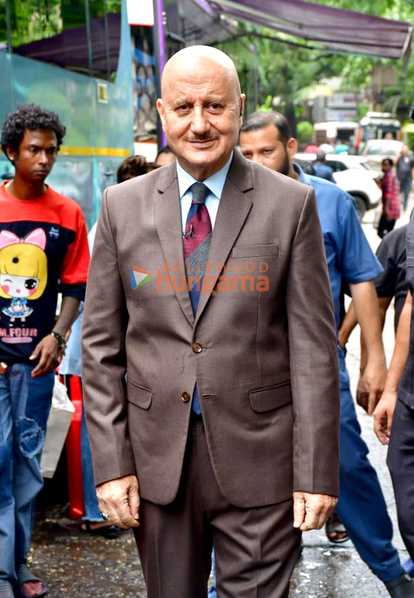photos shilpa shetty anupam kher and arjun bijlani snapped on the sets of the show indias got talent 2