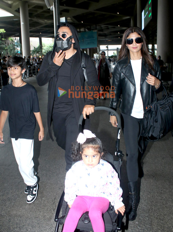 Photos: Shilpa Shetty, Raj Kundra and others snapped at the airport Photos: Shilpa Shetty, Raj Kundra and others snapped at the airport