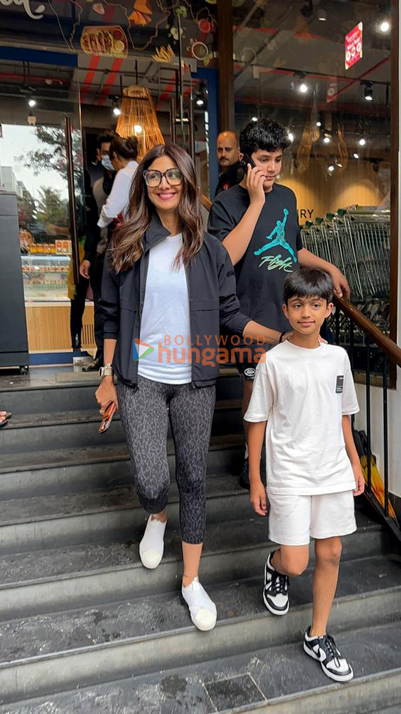 Photos: Shilpa Shetty snapped in Juhu Photos: Shilpa Shetty snapped in Juhu