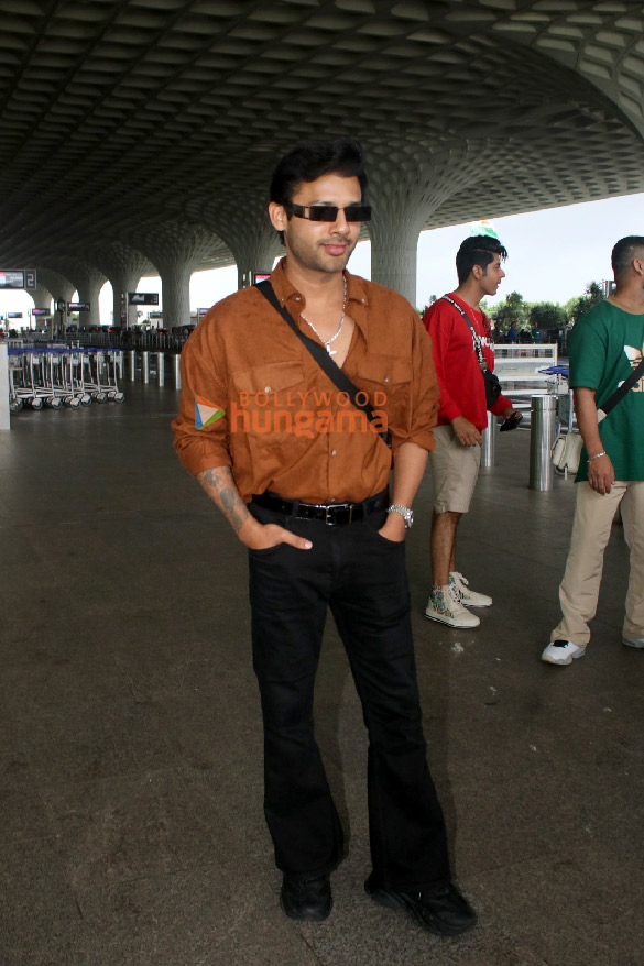photos sidharth malhotra kiara advani bhumi pednekar and others snapped at the airport 2