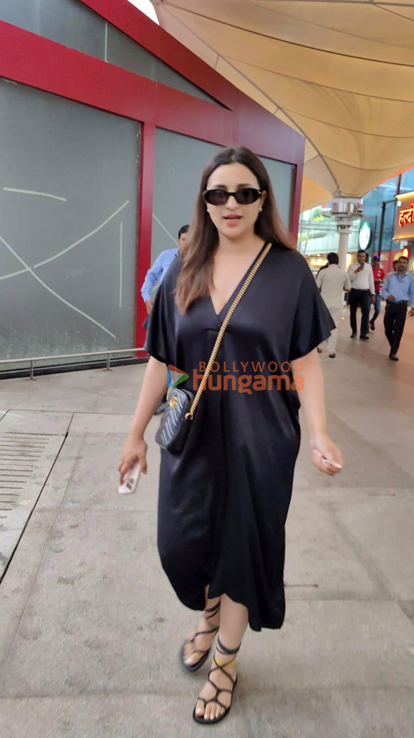 photos sidharth malhotra kiara advani disha patani and others snapped at the airport 1 5