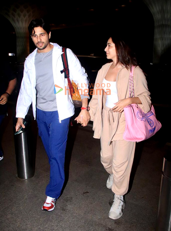photos sidharth malhotra and kiara advani snapped at the airport 3 2