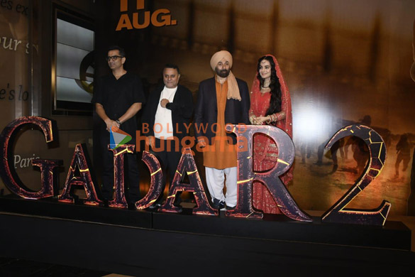 photos sunny deol ameesha patel and others grace the trailer launch of gadar 2 7