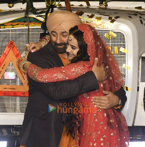 photos sunny deol ameesha patel and others grace the trailer launch of gadar 2 8