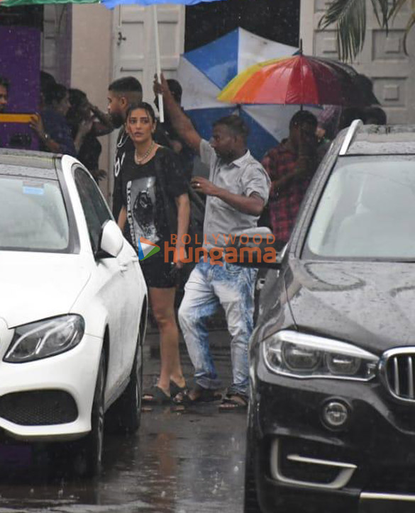 photos tamannaah bhatia shruti haasan and angad bedi spotted on location for a shoot in bandra 3