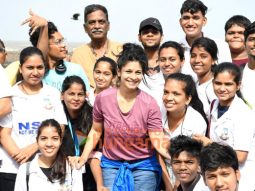 Photos: Tanishaa Mukerji spotted during a beach clean up drive at Carter Road