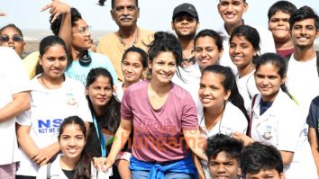 Photos: Tanishaa Mukerji spotted during a beach clean up drive at Carter Road