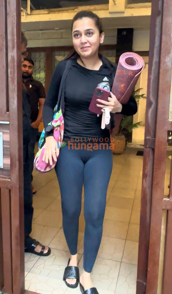Photos: Tejasswi Prakash snapped outside her yoga class Photos: Tejasswi Prakash snapped outside her yoga class