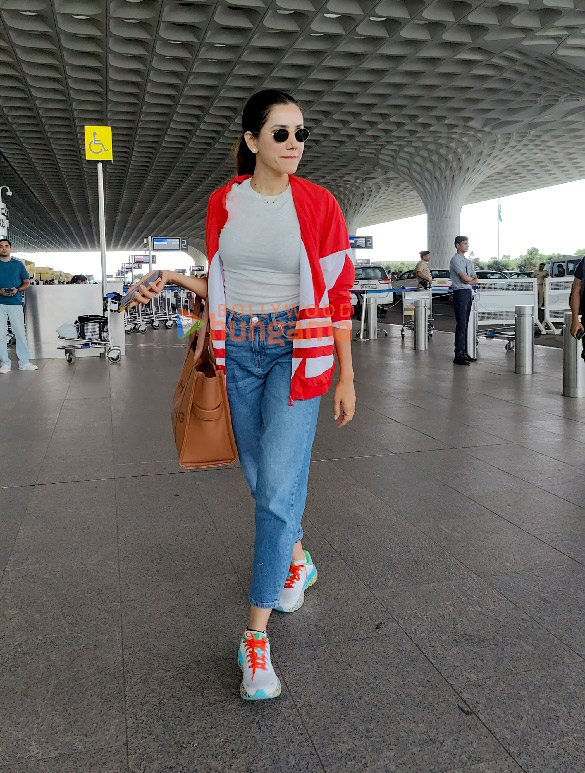 photos urvashi rautela palak tiwari sonnalli seygall and others snapped at the airport 6