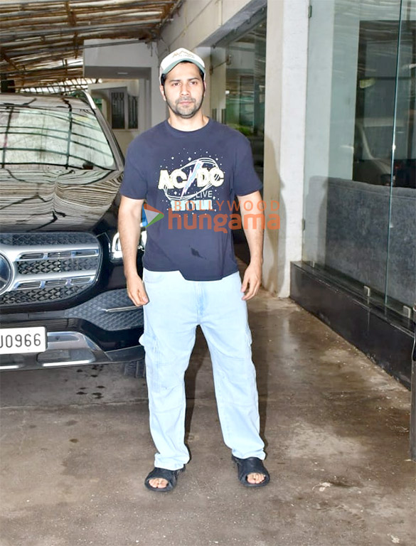 photos varun dhawan snapped at a dubbing studio 4 2