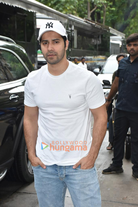 Photos: Varun Dhawan snapped on location of a shoot Photos: Varun Dhawan snapped on location of a shoot