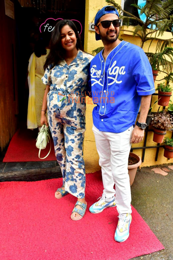 photos vatsal sheth and ishita dutta snapped outside a restaurant in juhu 4