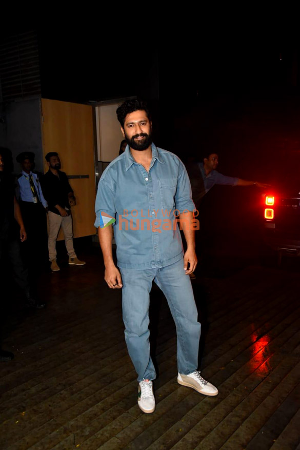 photos vicky kaushal snapped in bandra 3 4