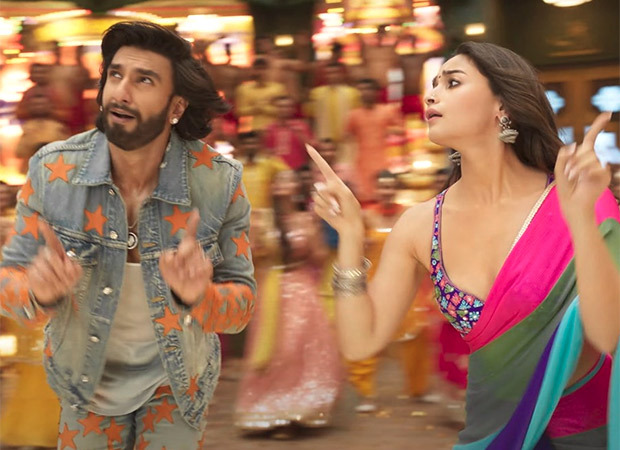 Ranveer Singh raps in full version of 'What Jhumka', shows sizzling chemistry with Alia Bhatt Ranveer Singh raps in full version of 'What Jhumka', shows sizzling chemistry with Alia Bhatt